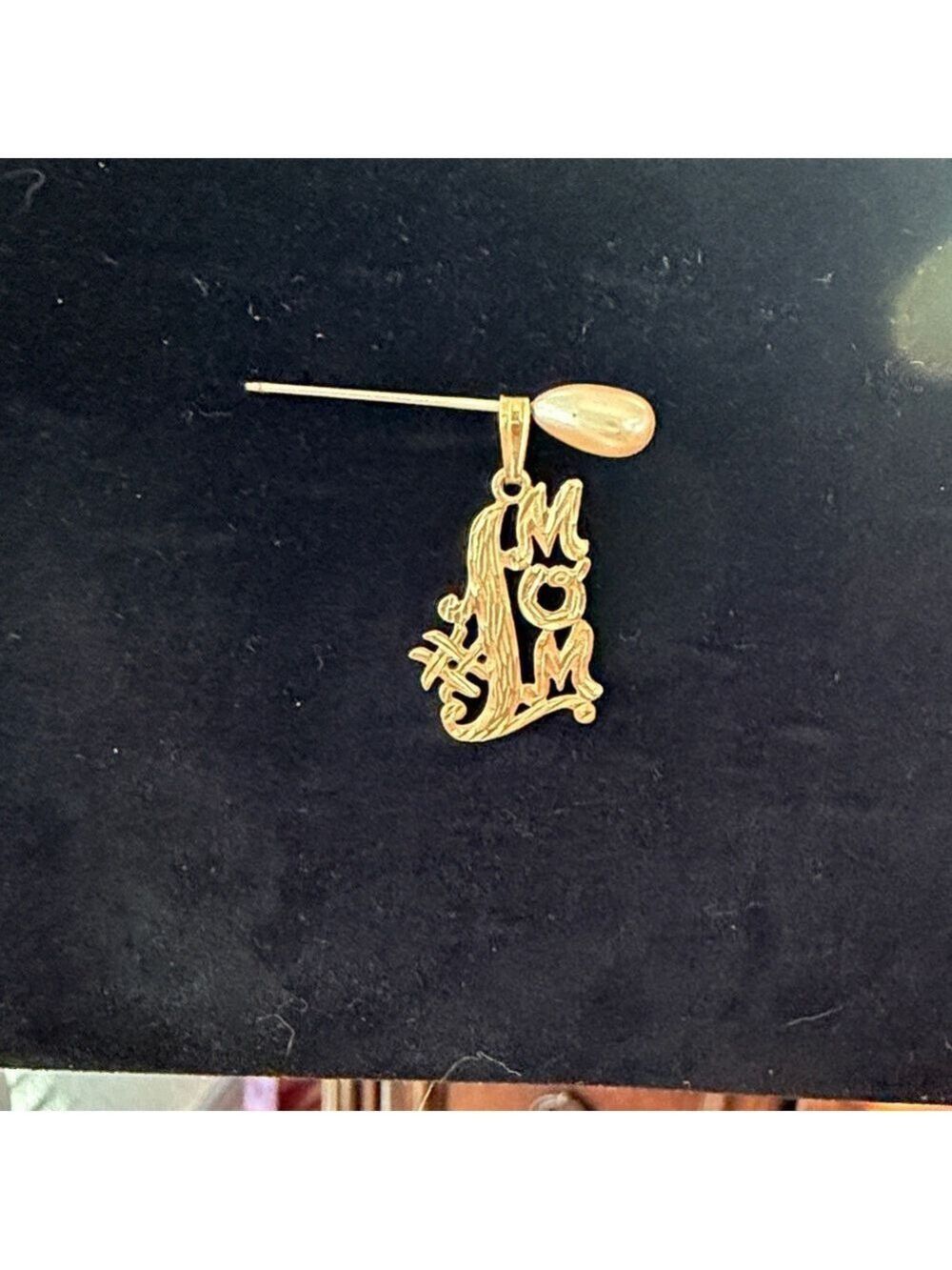 14kSolid Gold 'Mom' Pendant